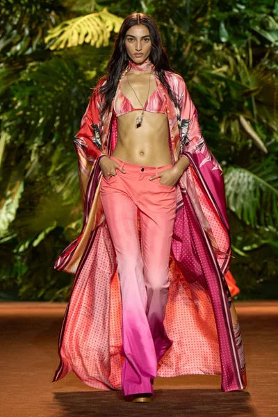 Look 13